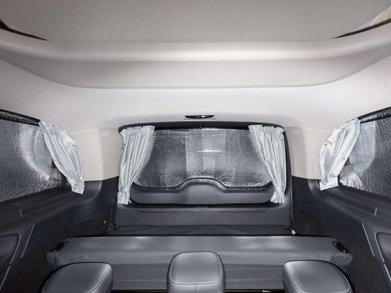 Mercedes-Benz V-Klasse ab 2014 ausgestattet mit dem BRANDRUP ISOLITE Inside Heckklappenfenster, das effektiv vor Sonneneinstrahlung schützt.